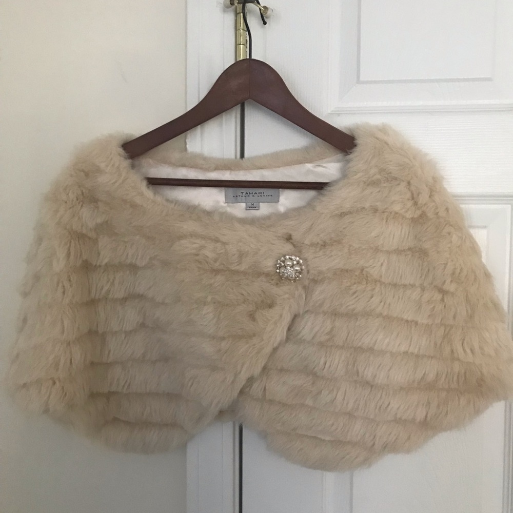 Tahari Evening Caplet Champagne